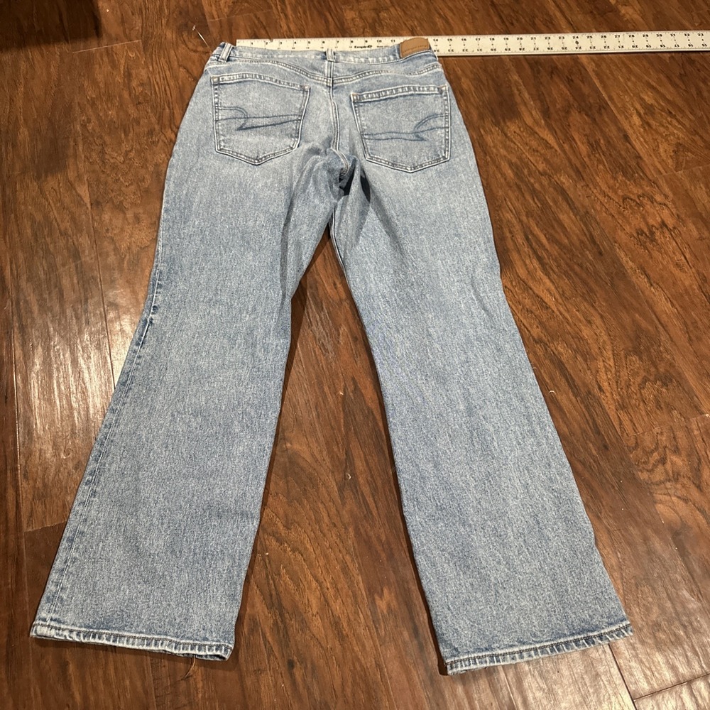 American Eagle Relaxed Stretch Jeans WoMens 10 Blue Light Wash Denim Casual